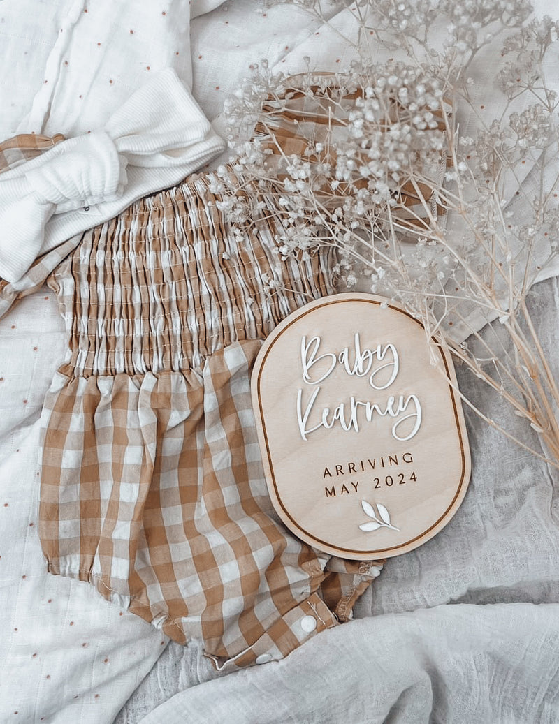 Oval pregnancy announcement plaque