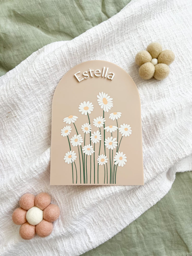 Personalised Arch plaque with printed daisy design and name