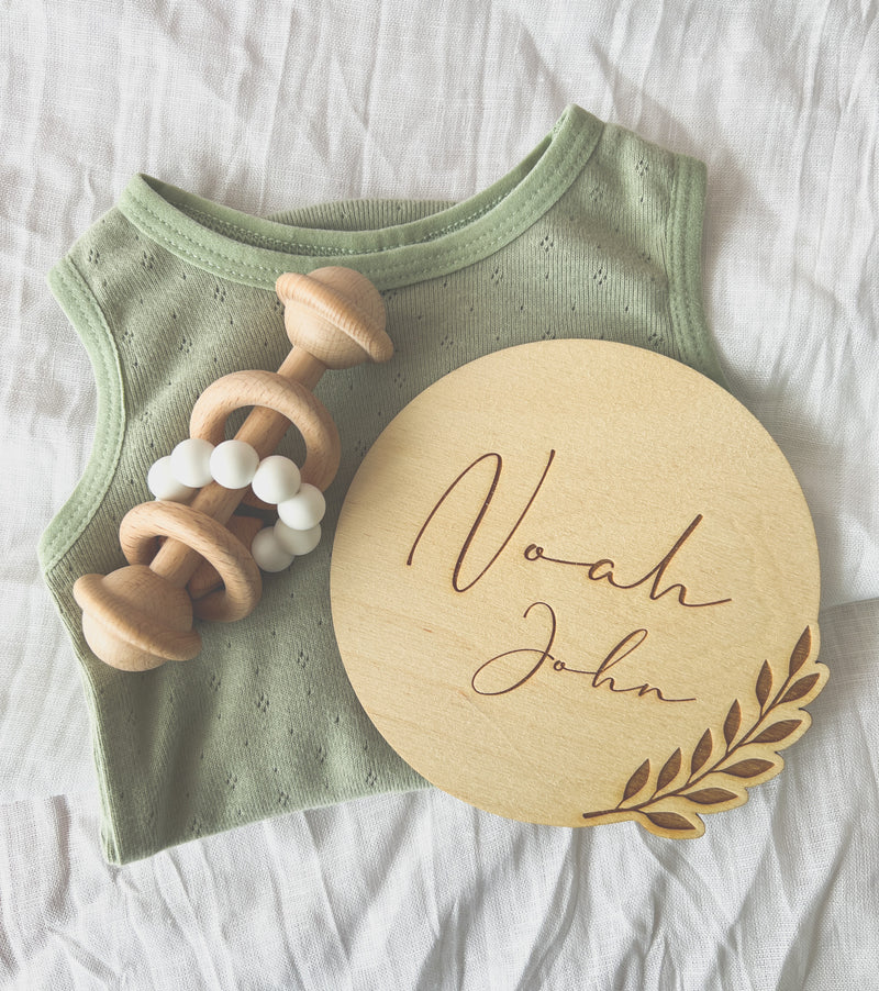 Baby name announcement plaque with side leafy design